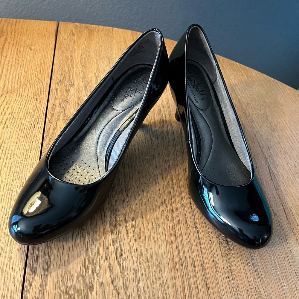 Life Stride Black Patent Round-Toe Pumps